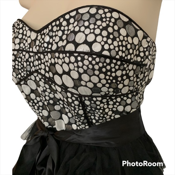 INSPIRE Me Strapless Black Tulle Dress Size 5 Juniors/Size Women’s Medium - Picture 3 of 7